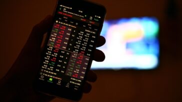 Stocks Surge as Fed Signals Cautious Optimism: What’s Next for Investors?