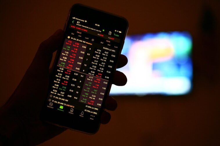 Stocks Surge as Fed Signals Cautious Optimism: What’s Next for Investors?